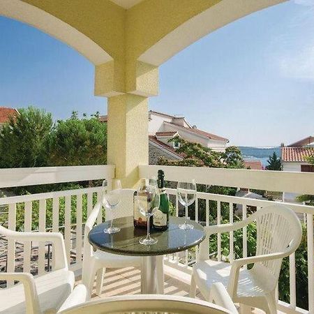 Apartments Iovo - Comfort One Bedroom Apartment With Terrace A2 Trogir Buitenkant foto